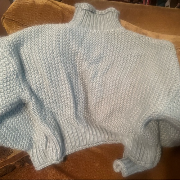 H&M Sz Sm crocheted light aqua oversized sweater! Super cute find for fall 🤩 - Picture 3 of 7